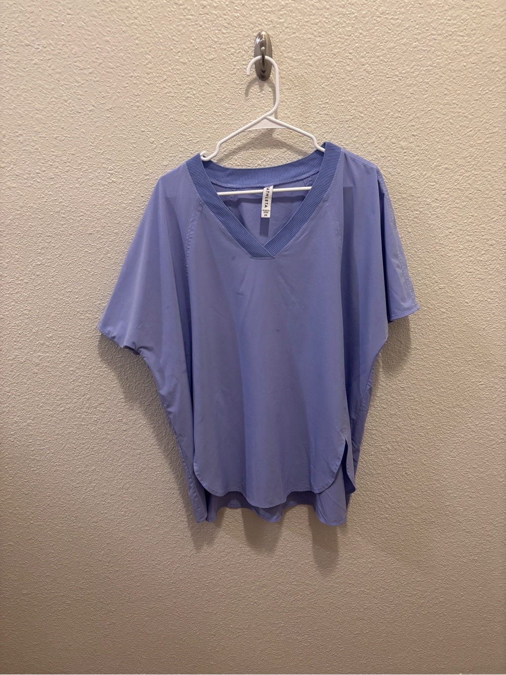 Athleta 2XL Lavender/Lt Blue V-Neck Relaxed Women's Top with dolman Sleeves.